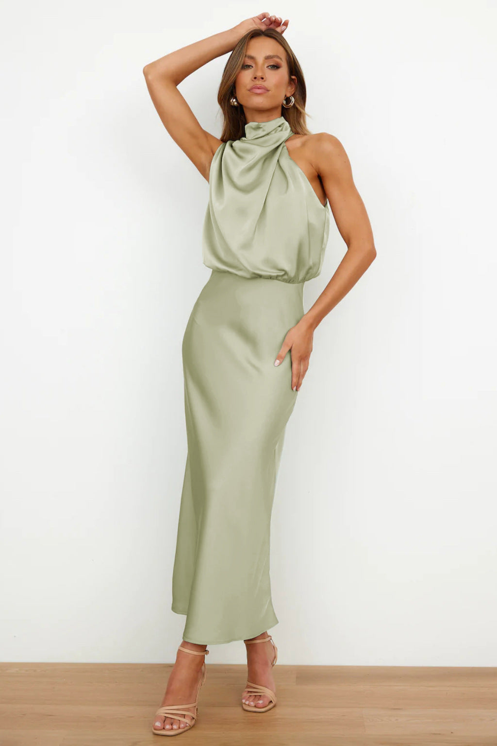 Carlina™ - Langes Satin-Kleid mit Halterneck