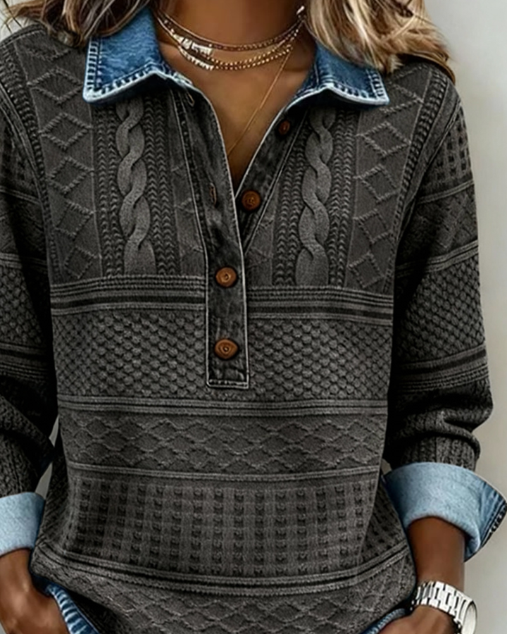 LILLIAN – STRICKOBERTEIL MIT KNÖPFEN AUS STRUKTURIERTEM DENIM