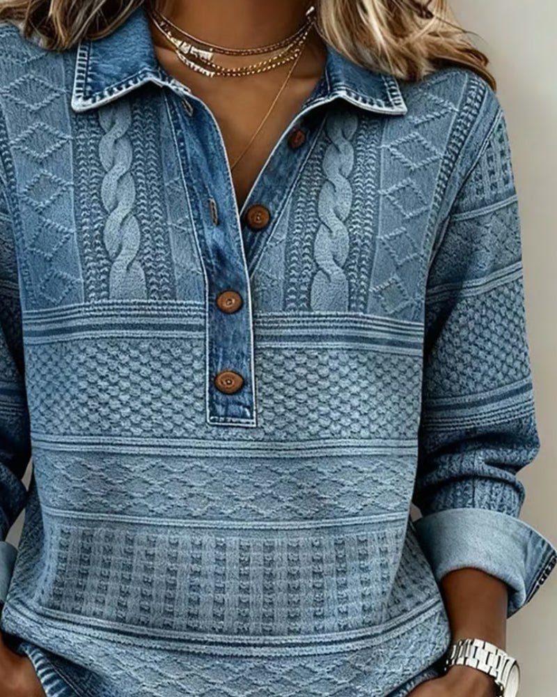 LILLIAN – STRICKOBERTEIL MIT KNÖPFEN AUS STRUKTURIERTEM DENIM