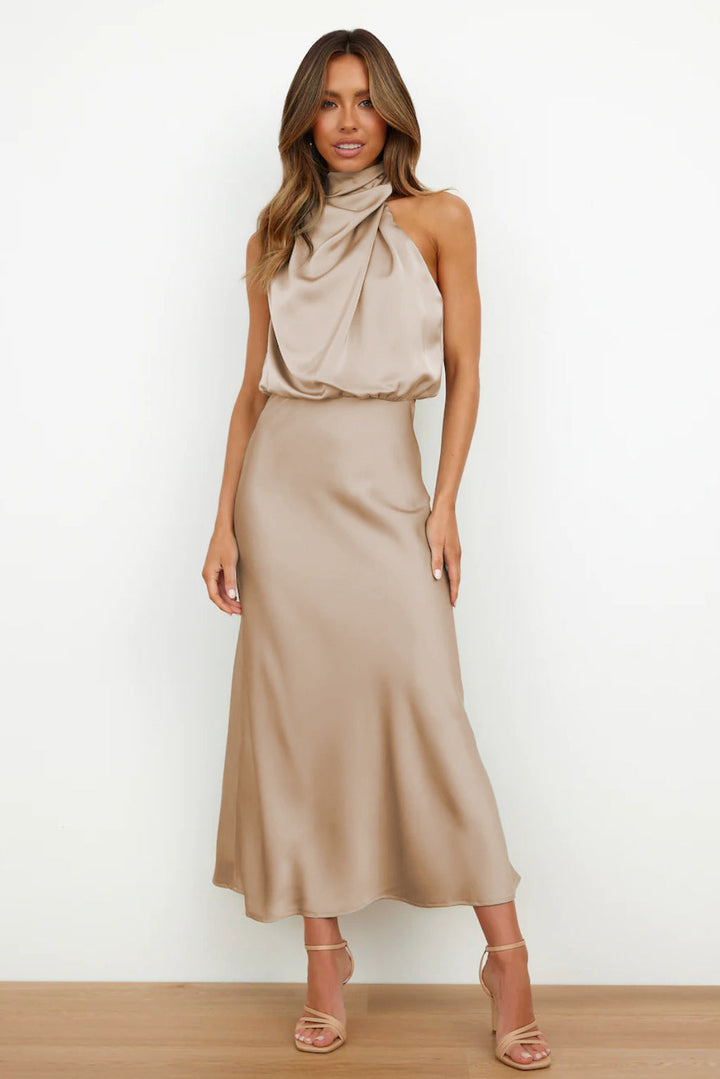 Carlina™ - Langes Satin-Kleid mit Halterneck